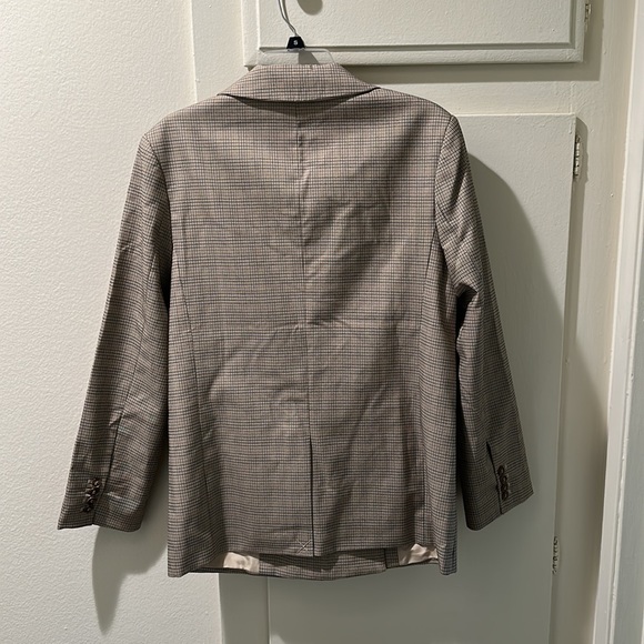 Blazer - Picture 4 of 5